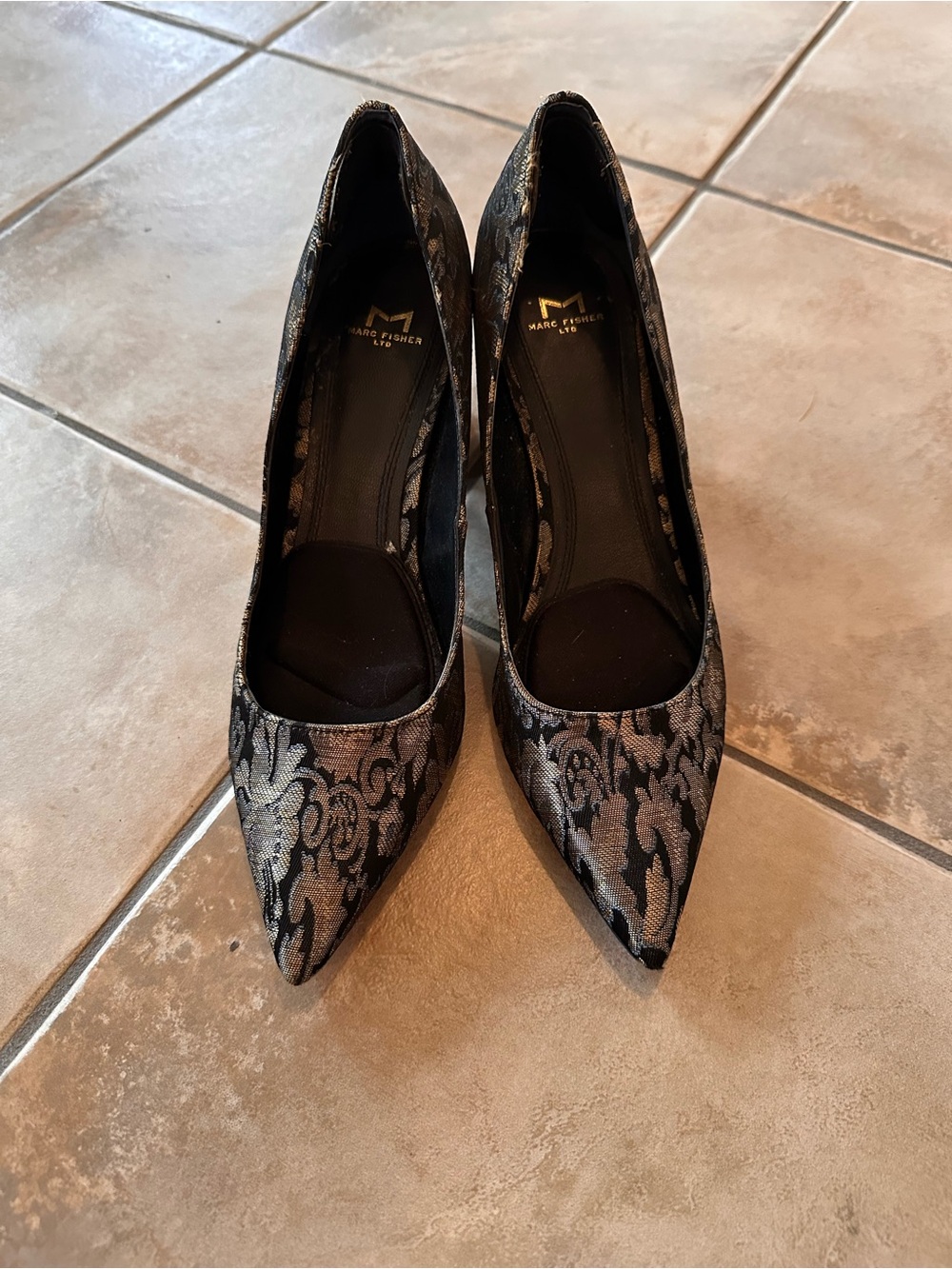 Marc Fisher Woman’s 8.5M Pointed Toe Pumps Block Heel Floral Print Fabric